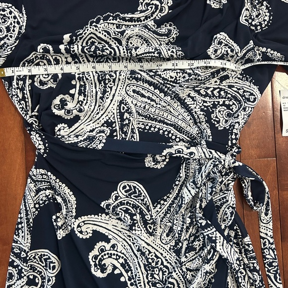 NWT Navy and White Paisley Faux Wrap Dress Size Medium - Picture 6 of 12